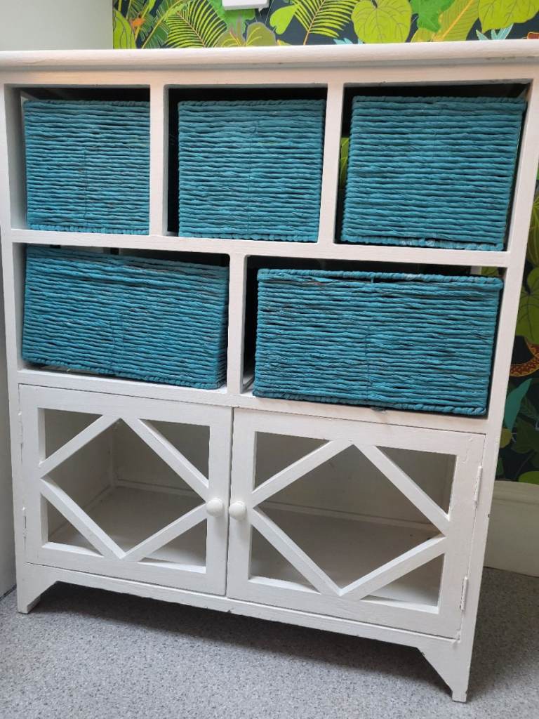 STORAGE UNIT WITH BASKETS