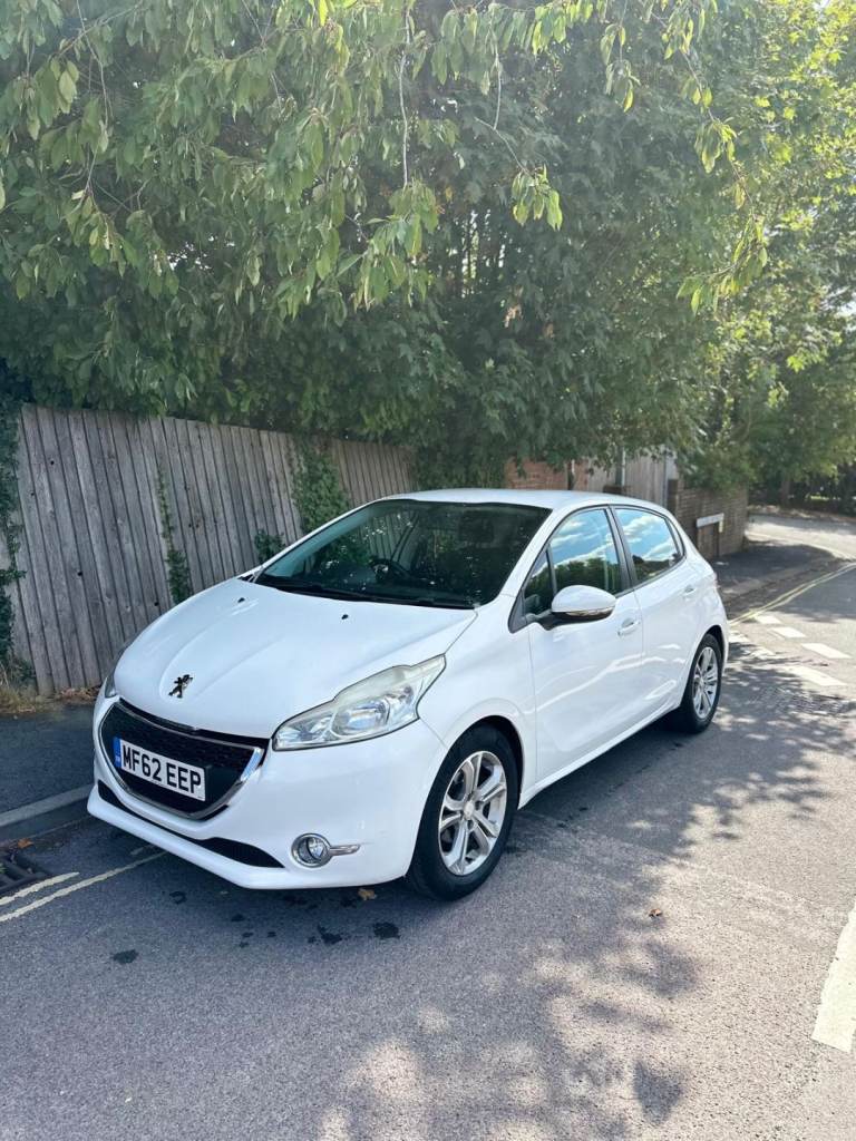 Peugeot, 208, Hatchback, 2012, Manual, 1397 (cc), 5 doors