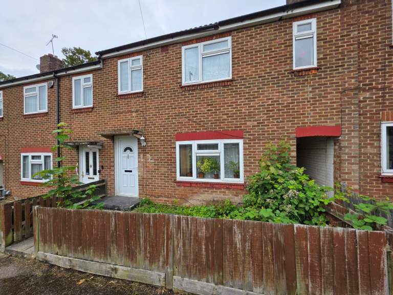 **Family Home**Walking Distance To Town Centre**On-Street Parking Available**Good-Sized Bedrooms**