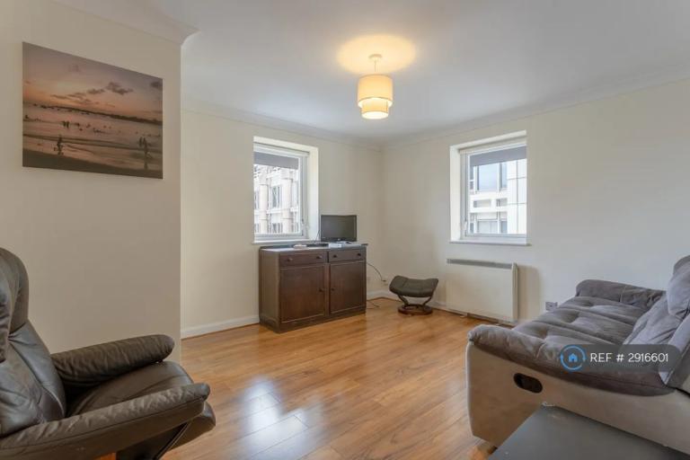 2 bedroom flat in Royal Mint Street, London, E1 (2 bed) (#2916601)
