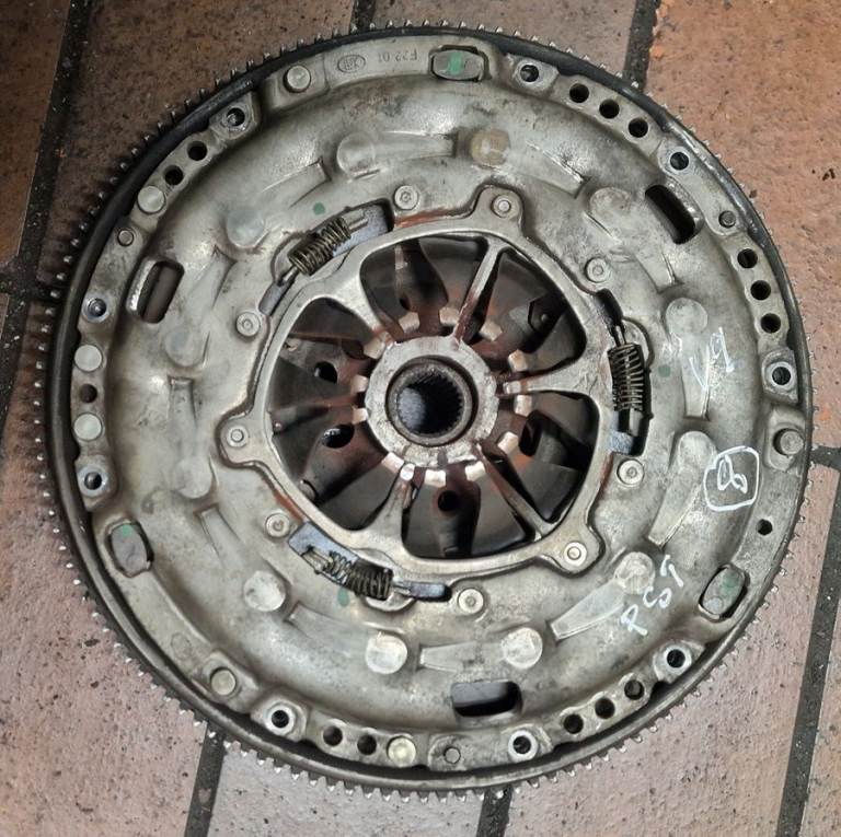 VW Passat 1.9 TDI Flywheel And Clutch 5 Speed 2008