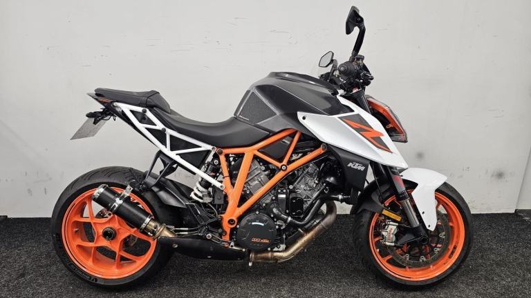 KTM 1290 SUPERDUKE R ** 12 MONTH MOT - QUICK SHIFTER + - KEYLESS START ** 