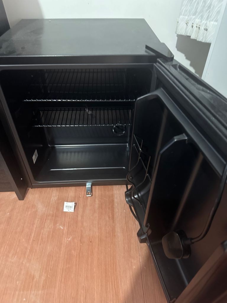 Mini fridge 