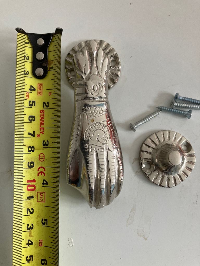 Door knocker 