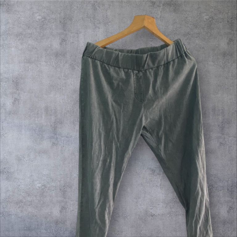 Black Trousers UK16 read description 