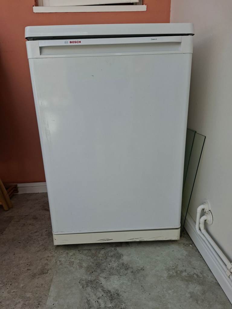 Bosch Freestanding Fridge KTR15V21GB – Good Condition