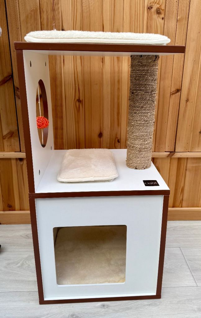 SOLD.     Catit Vesper box cat scratching post easy clean