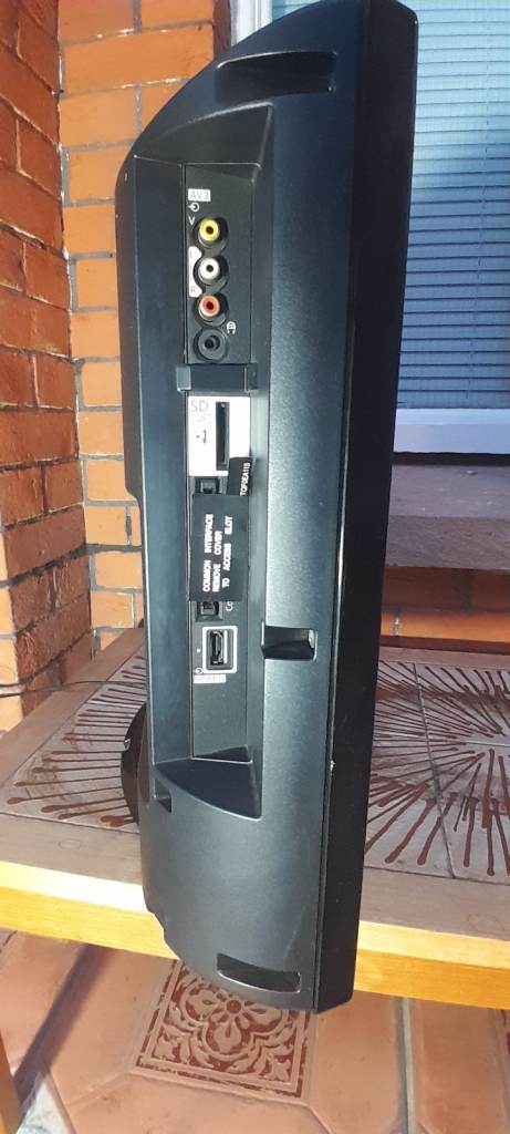 Panasonic Viera 26-inch HD LCD TV (TX-L26X20B) with Remote - Working Order