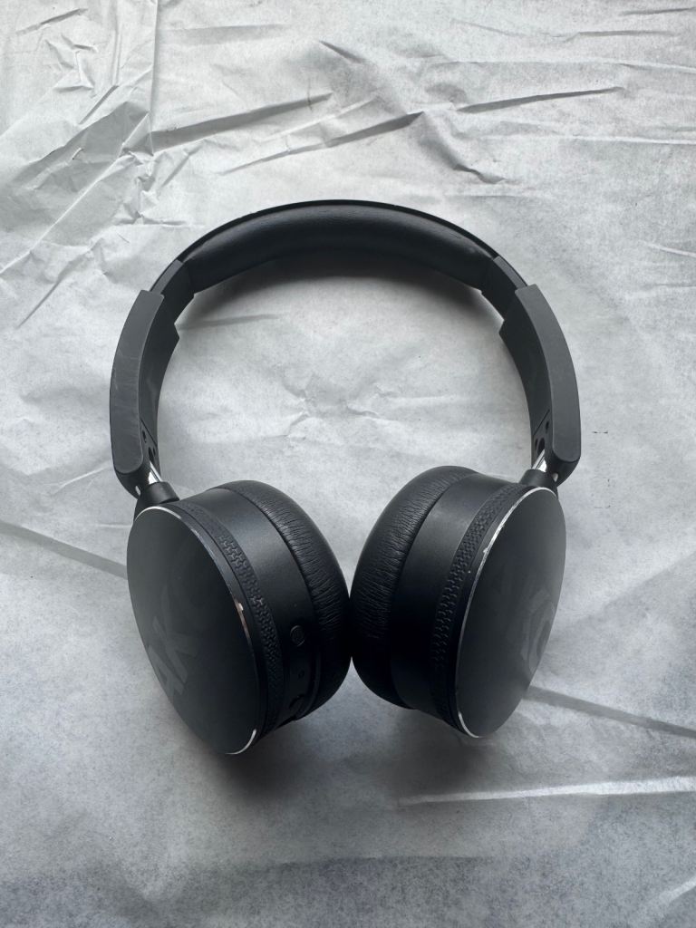 akg y50 wireless portable headphones bluetooth black noise cancelling 