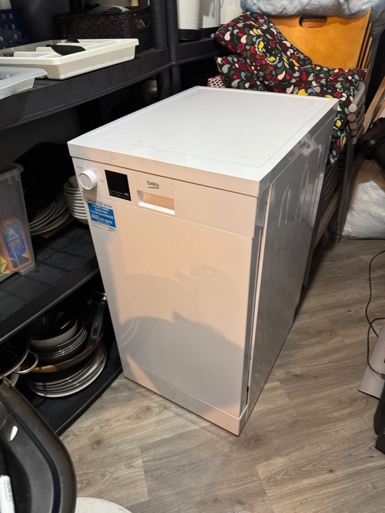 Beko Slimline Dishwasher – Almost New – Bargain