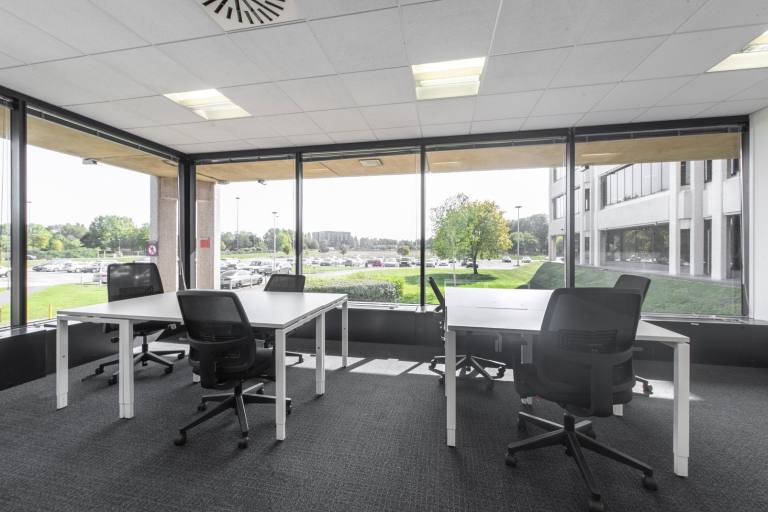 Portsmouth - PO6 3EZ \ Find Office Space with 5 Desks