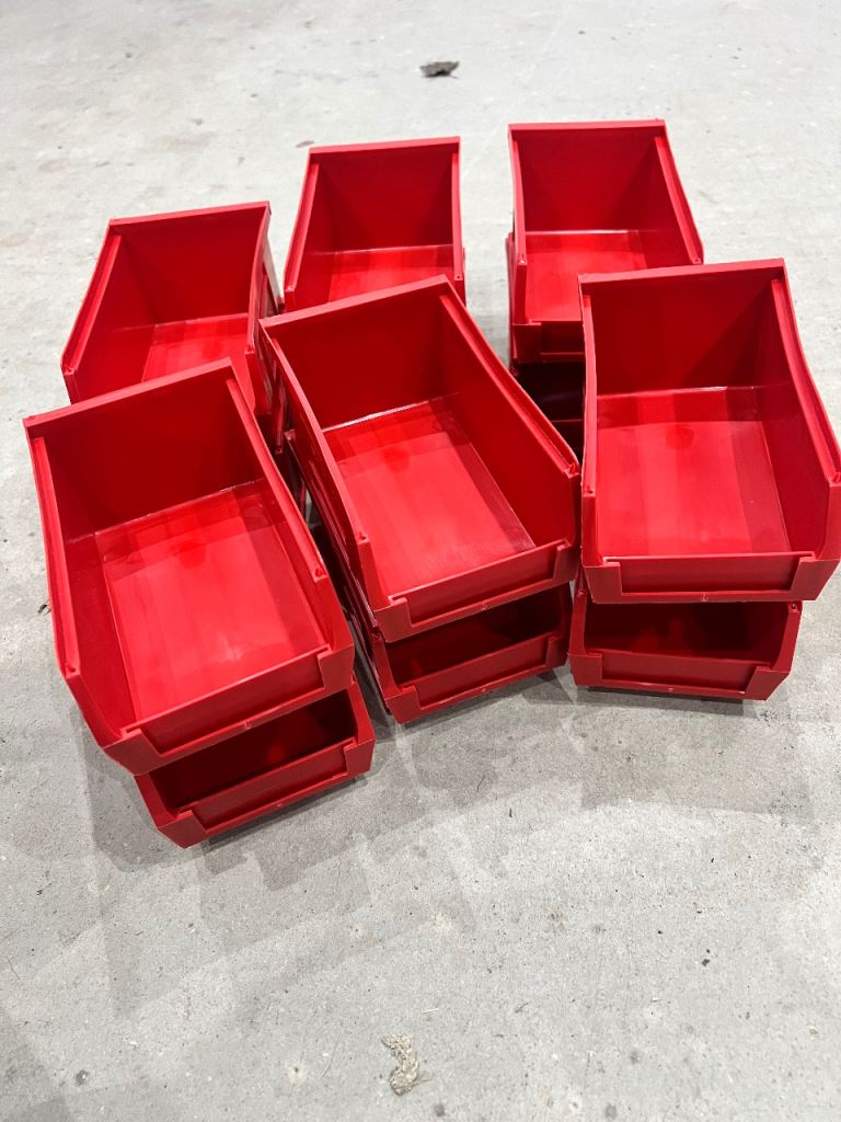Storage containers 