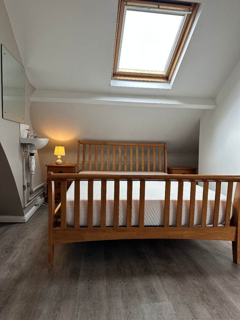 double room available for single person in shared town centre house 