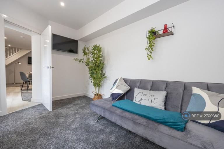 2 bedroom flat in West End Road, Morecambe, LA4 (2 bed) (#2700380)