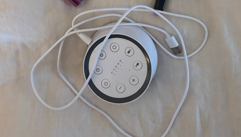 White Noise Machine with USB Cable – Good Condition