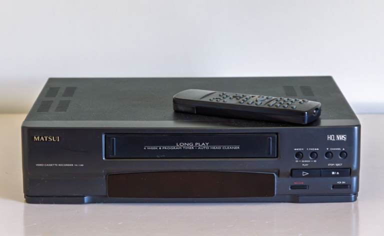 Matsui VCR Player with Remote – Good Condition