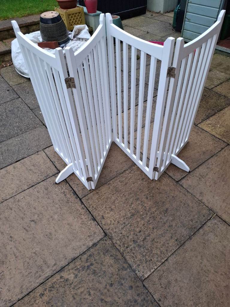 Pet barrier/gate/room divider