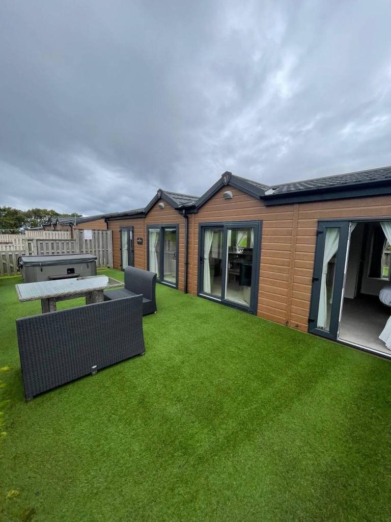 Stunning Hot Tub Front Row lodge  in Ayr  - Lodge / Caravan 