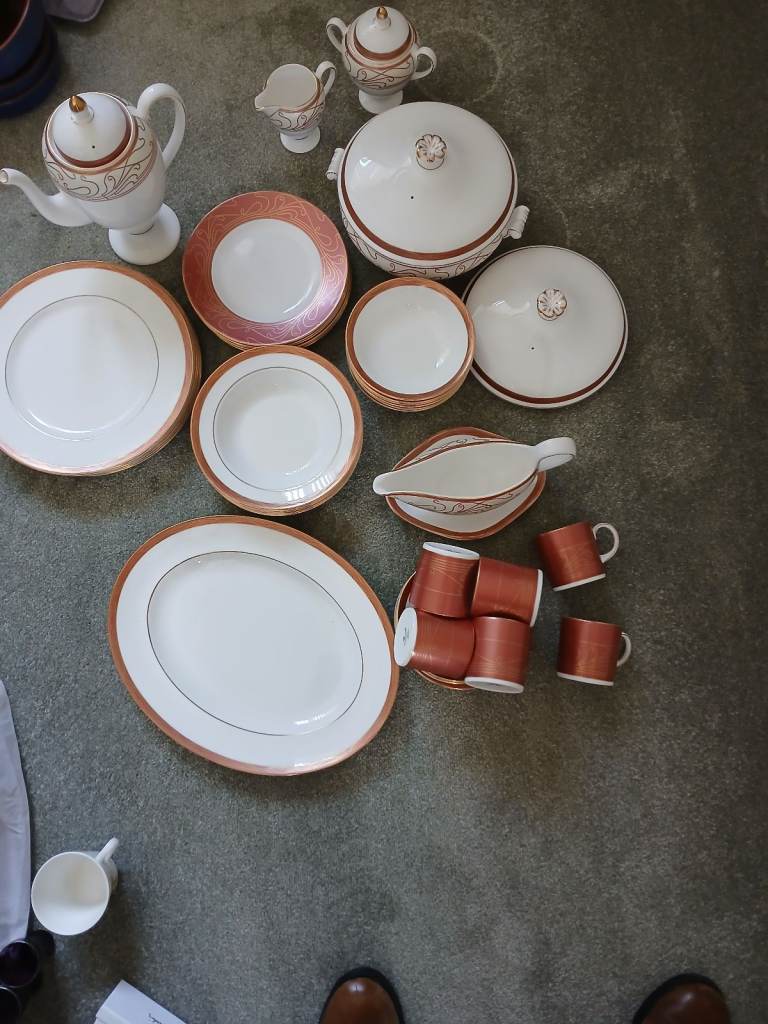 Complete wedgewood dinner service 