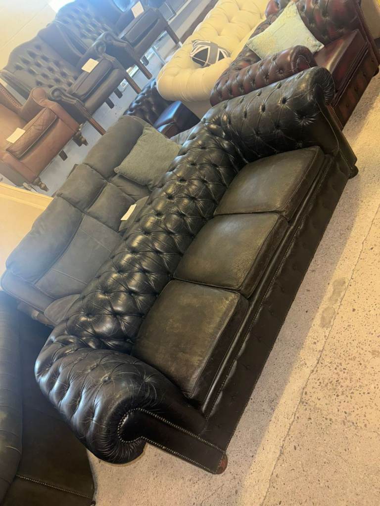Vintage black Chesterfield 3 seater sofa settee Deliv Poss