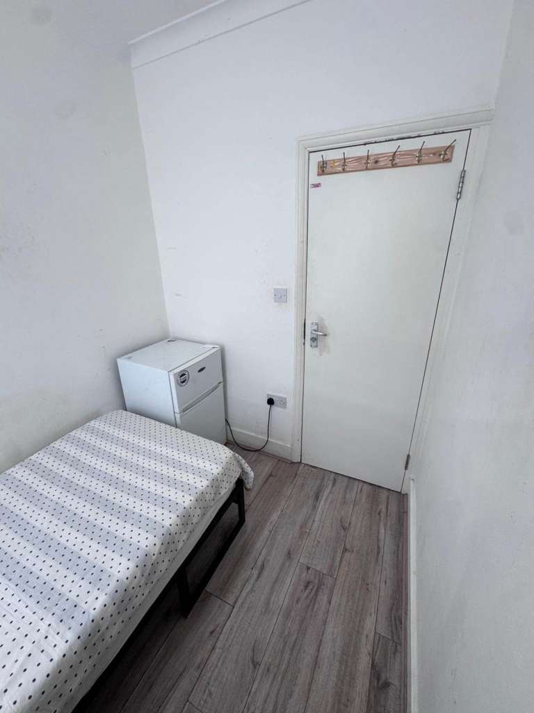 AFFORDABLE DOUBLE ROOM IN LEYTONSTONE - AVAILABLE IMMEDIATELY 🏠