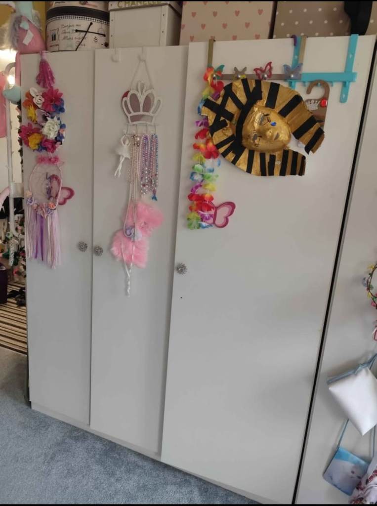 White IKEA warderobe 