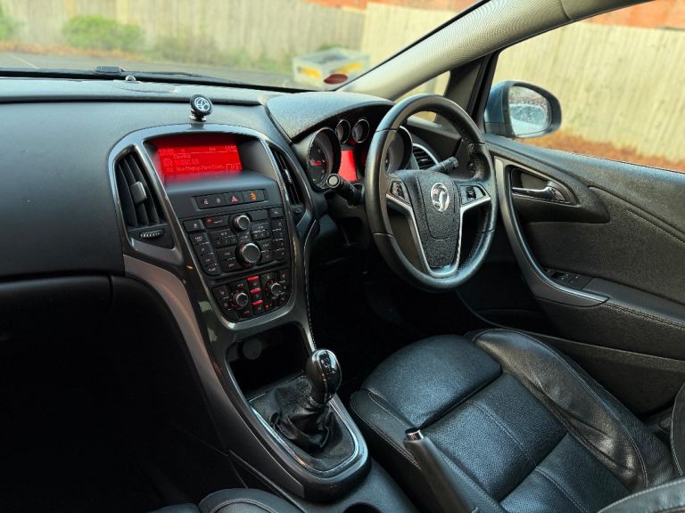 Vauxhall, ASTRA, Hatchback, 2013, Manual, 1956 (cc), 5 doors