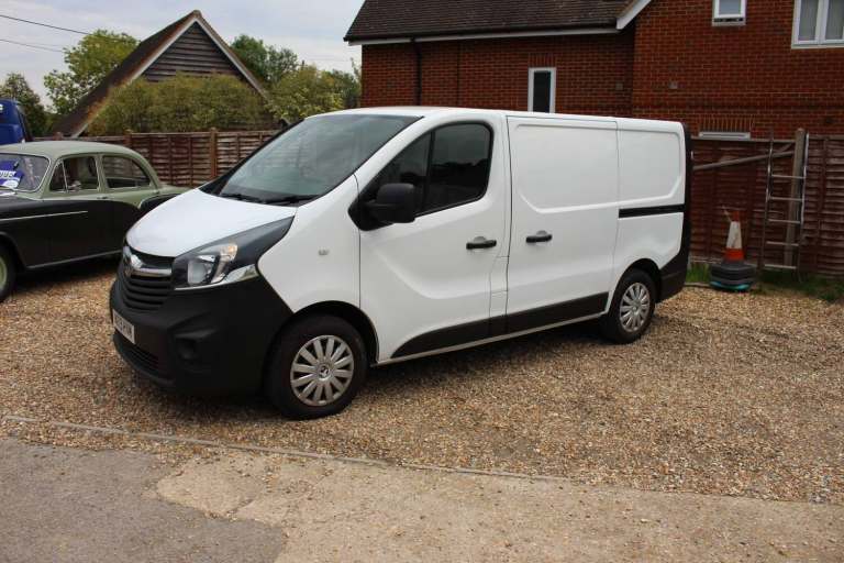 Vauxhall Vivaro 1.6 L1H1 VAN 2700 CDTI 120 BHP SWB WITH FSH Diesel Manual