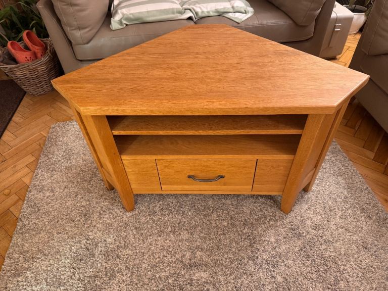 image for Solid Oak corner TV unit 100 x 58 x 60