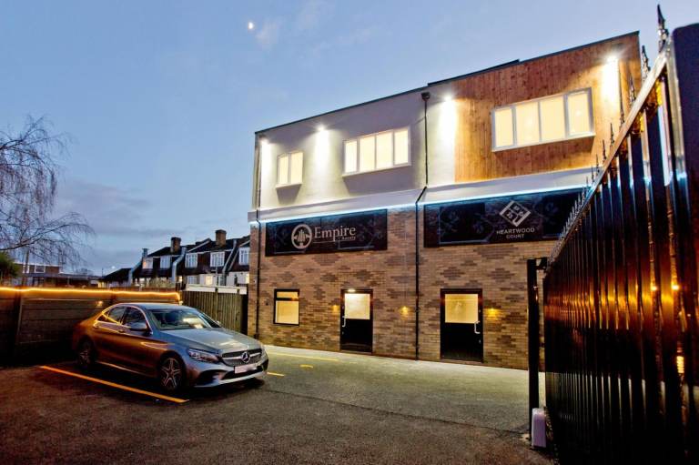 Barber Shop, Hairdressing/Tattoo Studio To Rent Very Busy High Street Location