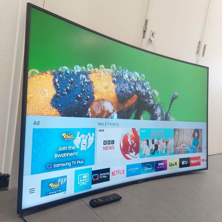 65"Samsung Curved 4k uhd crstal Smart TV – Excellent Condition, Remote Included