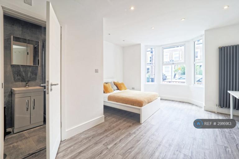 1 bedroom in St Johns Road, Watford, WD17 (#2916913)