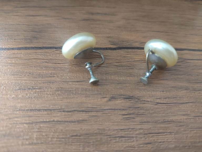 Vintage pearl earrings