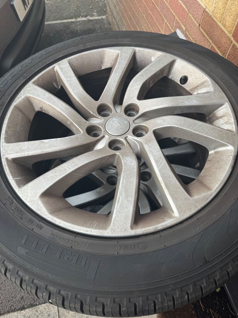 Land Rover 20inch alloy wheels 