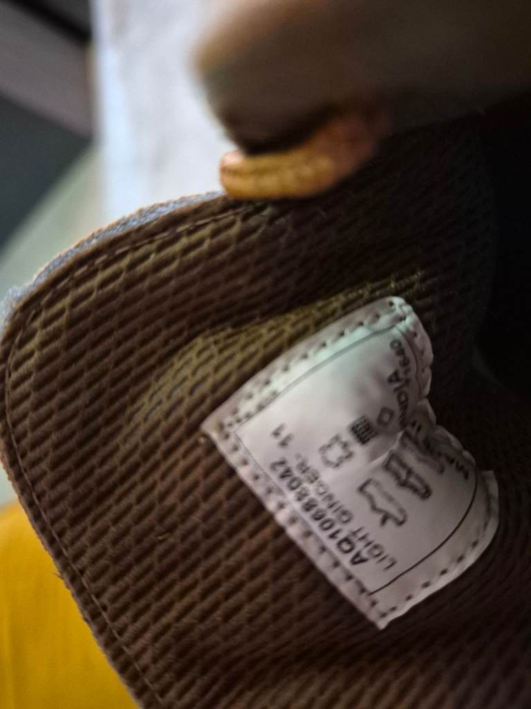 Men's new desert boots  size 11