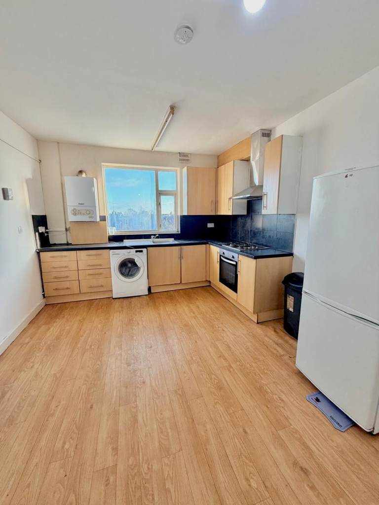 Experience modern living in this 4-bedroom, 2-bathroom flat at 942 Eastern Avenue, Ilford, IG2.