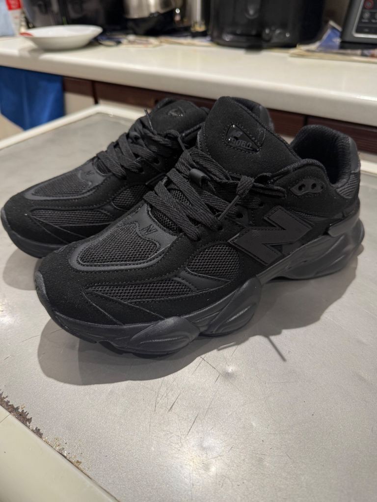 New Balance 9060's - Black 