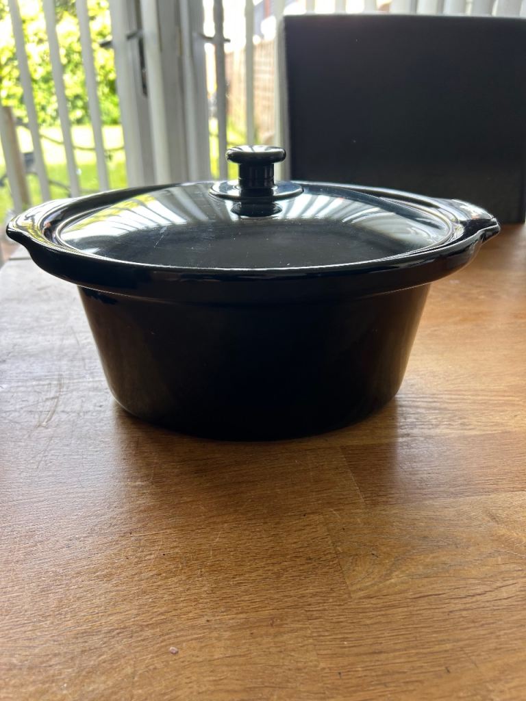 Excellent ceramic dish with lid 