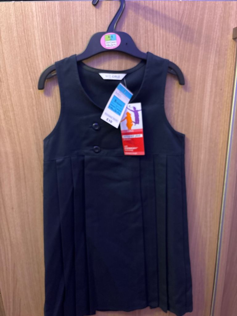 New Navy Blue Marks and Spencer  Girsl  School Pinafore, Age 5 Years