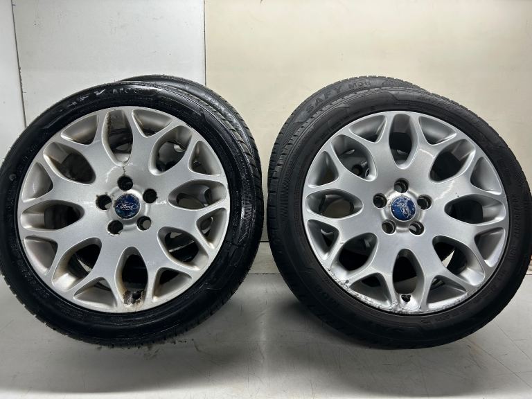 Ford Focus 17’ inch alloy wheels 205/50 17 tyres