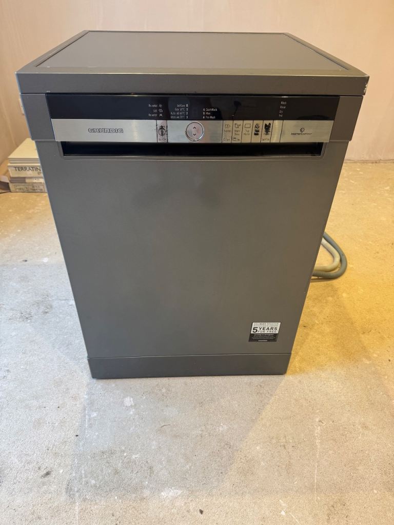 Grundig Full-Size Freestanding Dishwasher – Graphite Steel (GNF41620G)