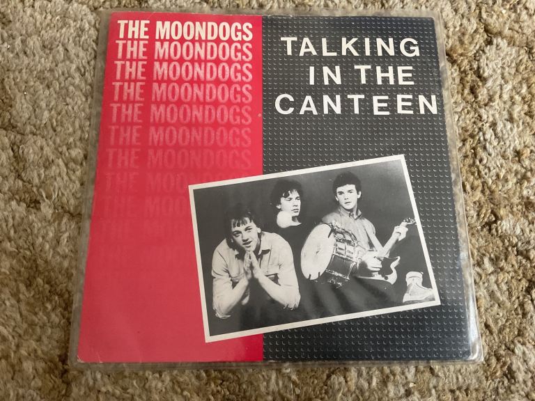 THE MOONDOGS - TALKING IN THE CANTEEN 7” PUNK POWER POP