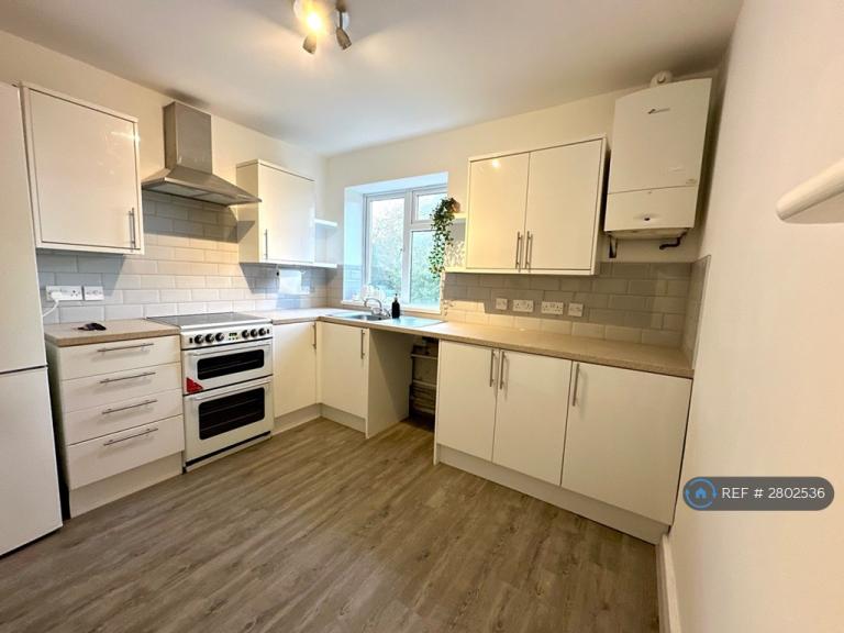 3 bedroom flat in Newdigate House, Kingston Upon Thames, KT2 (3 bed) (#2802536)