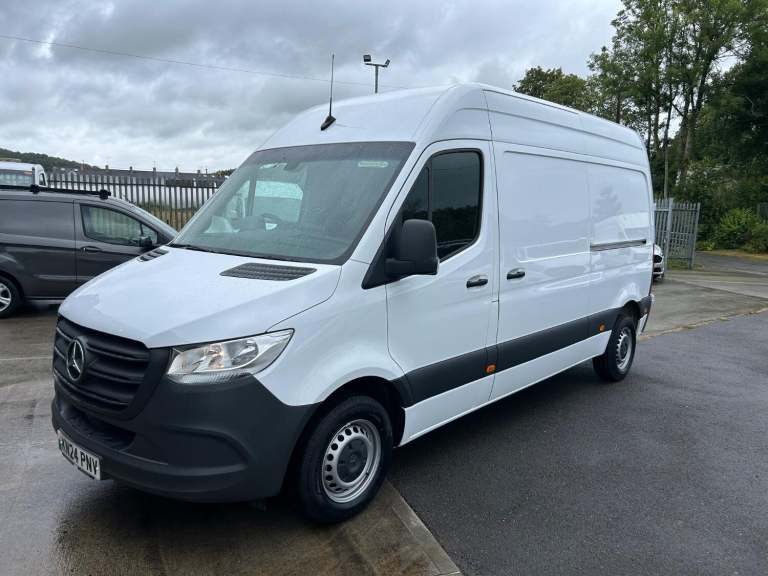 MERCEDES-BENZ SPRINTER 2.0 315 CDI L2H2 MWB Medium Roof Premium Air Con White Ma