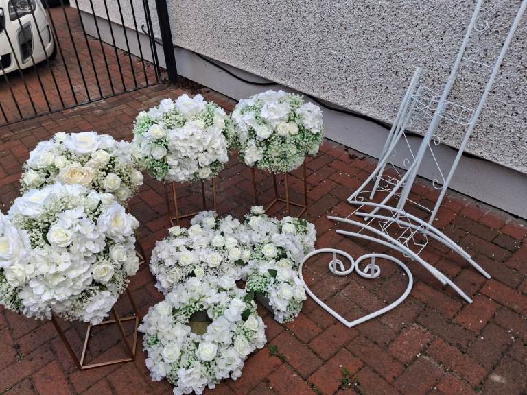 Wedding flowers,arch and greeting stand