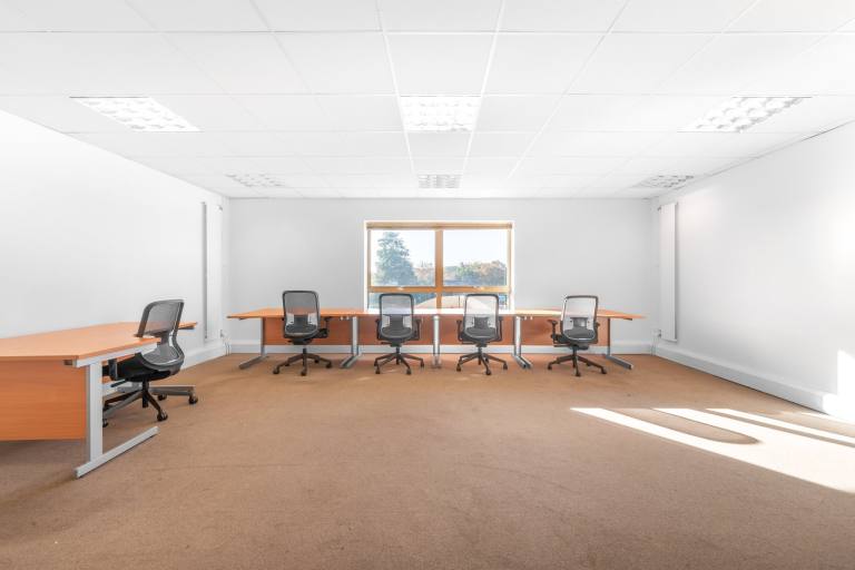 Gosport - PO13 0FQ \ Creative Workshop Space in Basepoint Aerodrome Road