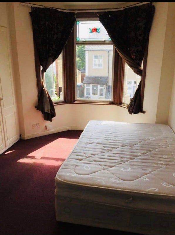 Spacious & Cosy Double Room For Rent AT IG11 7QE