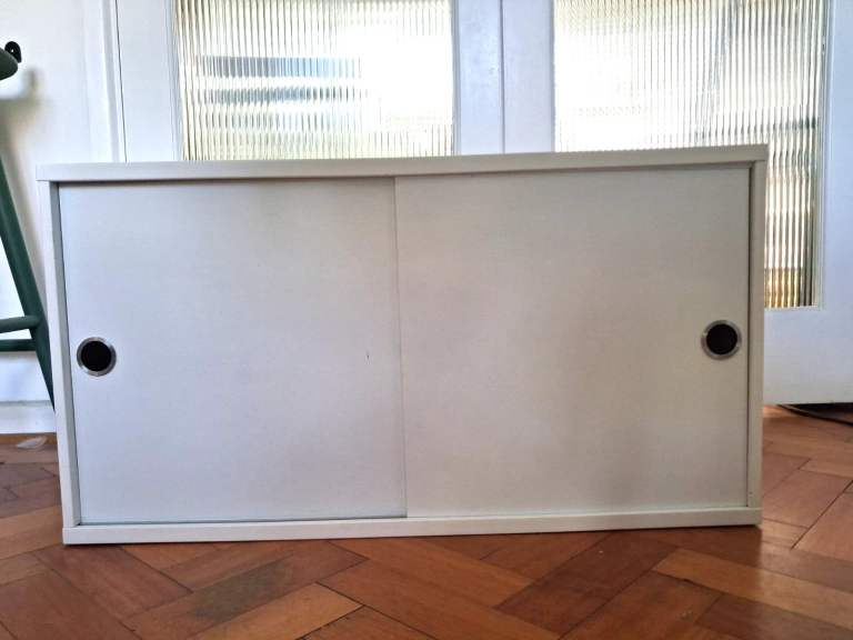 Cabinet String in White Sliding doors