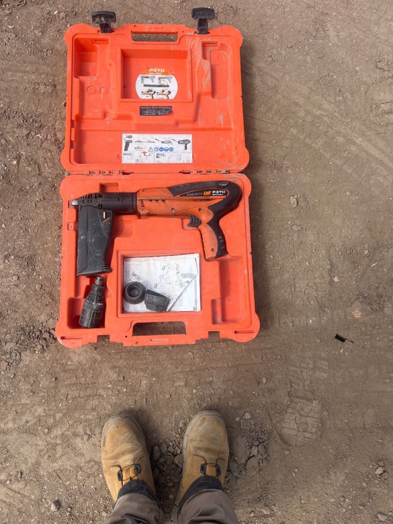 Paslode spit p370in Orange Hard Case – Good Condition