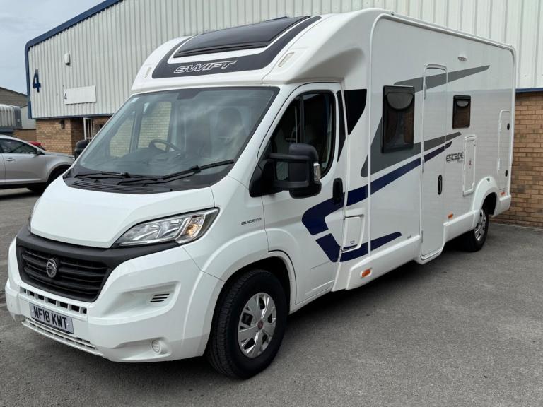 SWIFT ESCAPE 695 - 2017